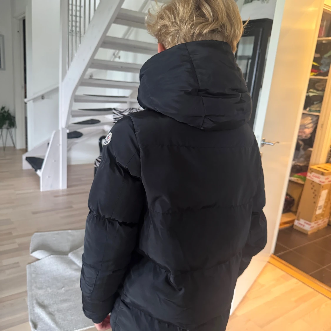 Svart Moncler pufferjacka med huva - 3
