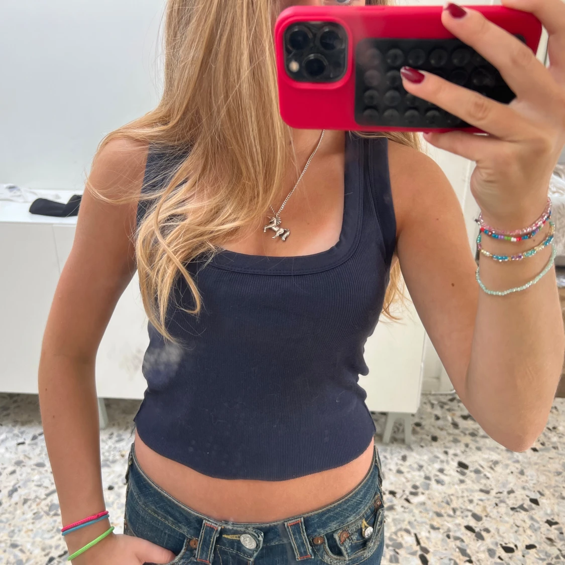 Mörkblått ribbat HM linne