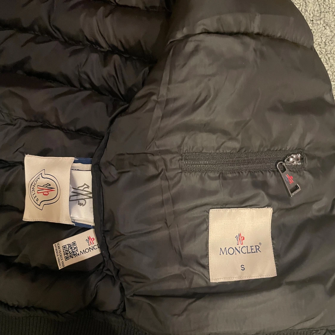 Svart pufferjacka från Mon*ler, S - 2