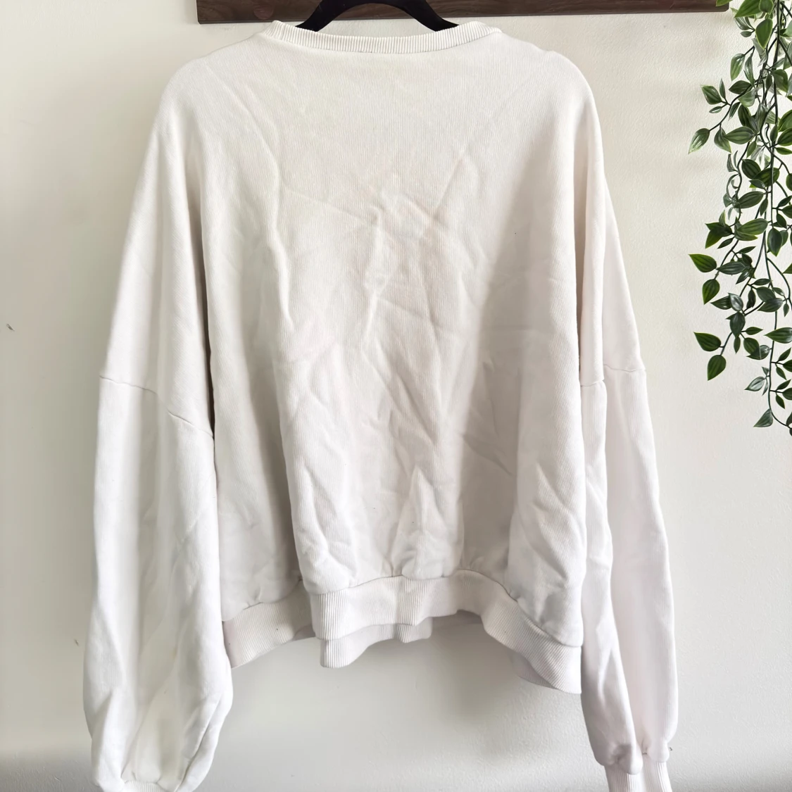 Oversized vit sweatshirt från NLY Trend - 1