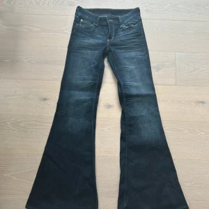 Cheap Monday flarejeans  - Snygga flare bootcut jeans från cheap Monday. Storlek 28/32. I fint o bra skick! 