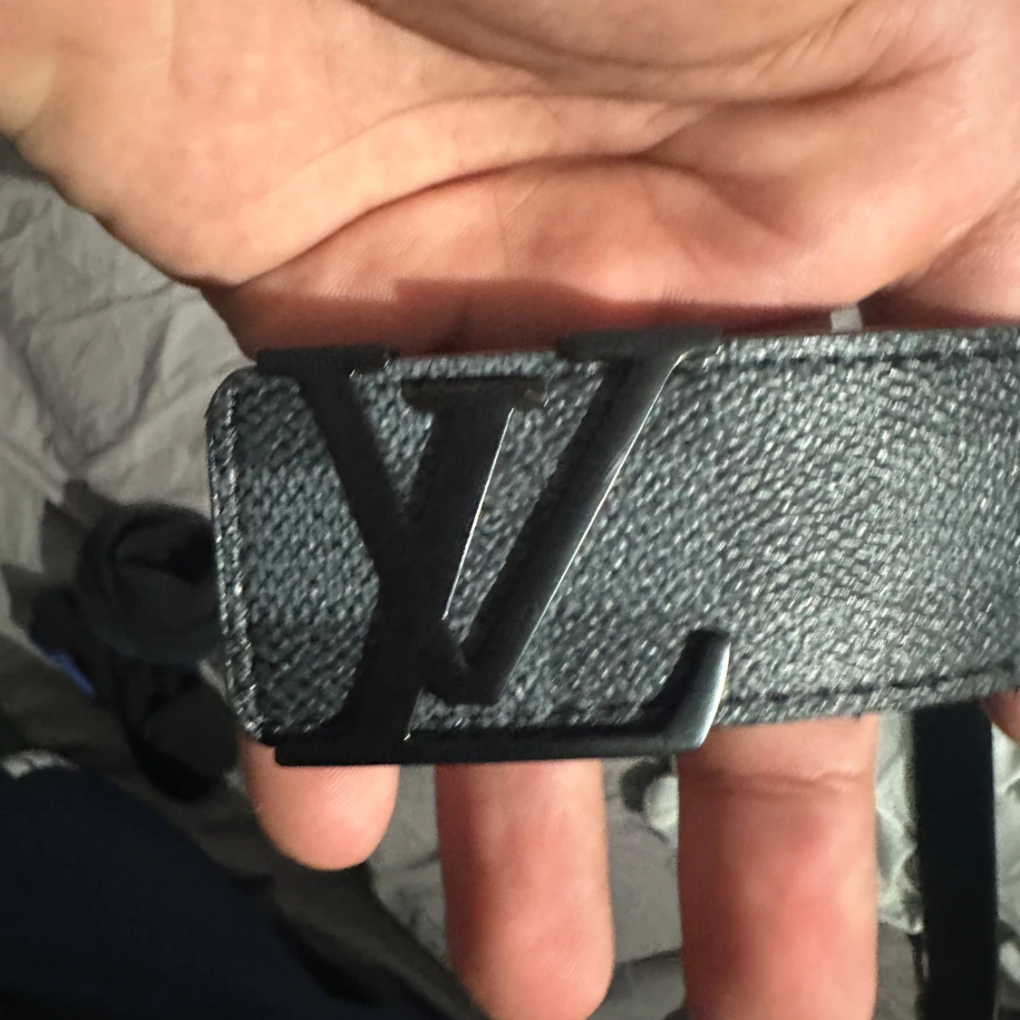 Louis Vuitton rutig skinnbälte svart