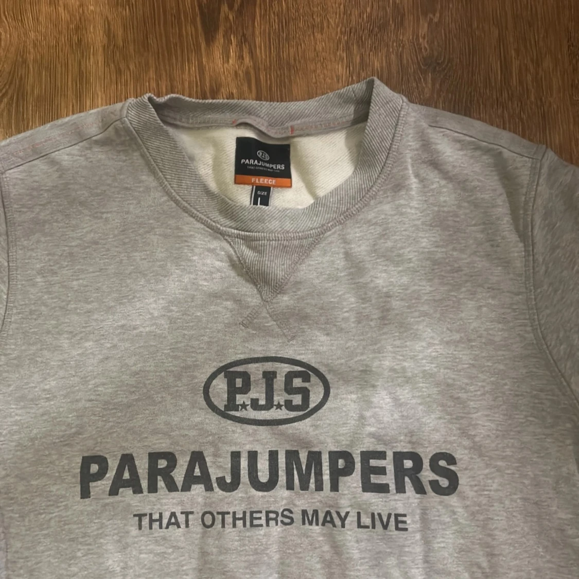 Grå sweatshirt från Parajumpers - 90