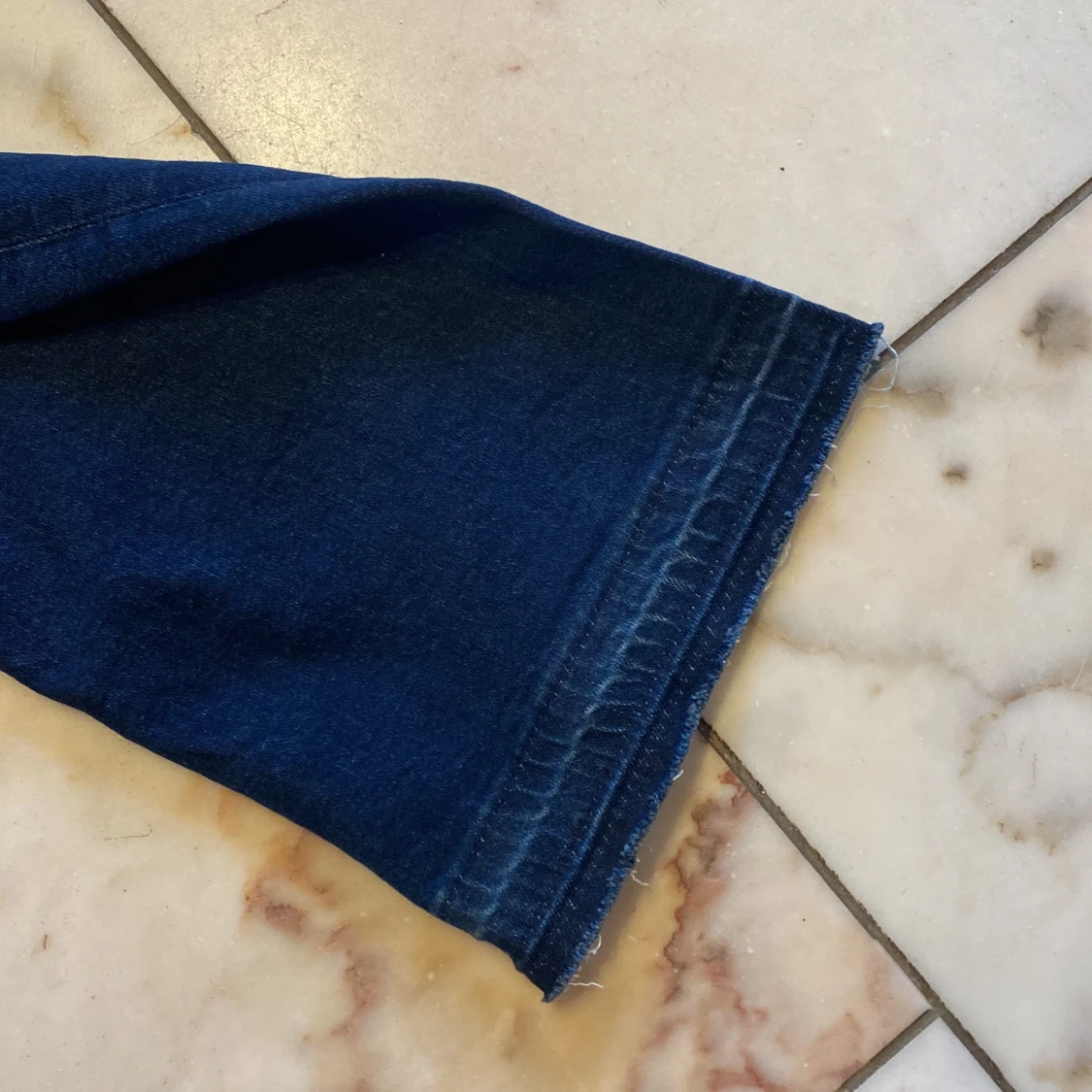 Mörkblå bootcut jeans Gina Tricot - 2