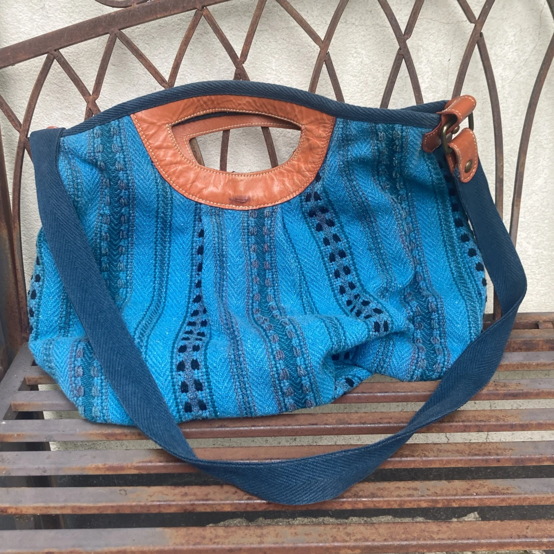 Blå axelväska från Noa Noa med skinn - 2