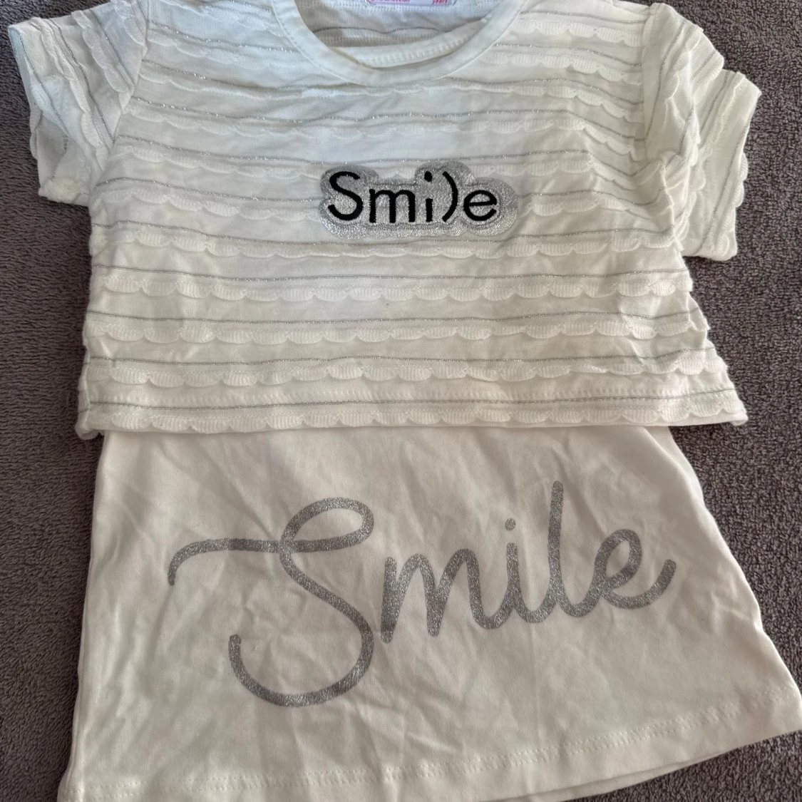 Vit topp och linne med Smile-tryck - 2