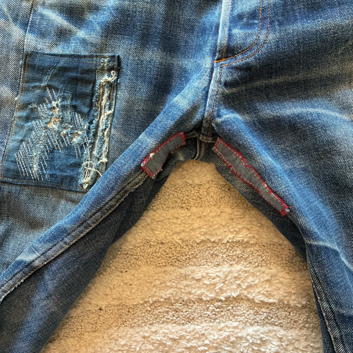 A.P.C. jeans med patchwork och slitningar - 4