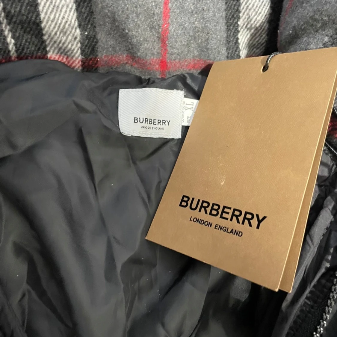 Svart pufferjacka från Burberry - 1