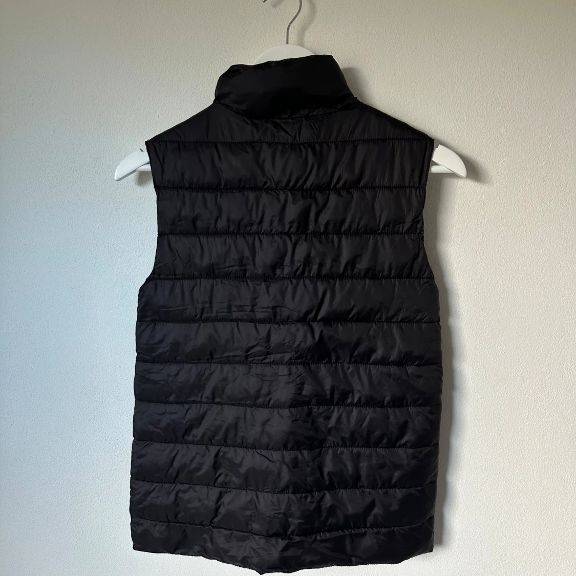 Svart dunväst från MNG - 1