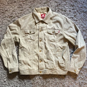 Redwood Jeansjacka  - Vintage Redwood beige/brun jeansjacka i storlek L, fint skick även fast den är använd, skriv vid fler frågor!