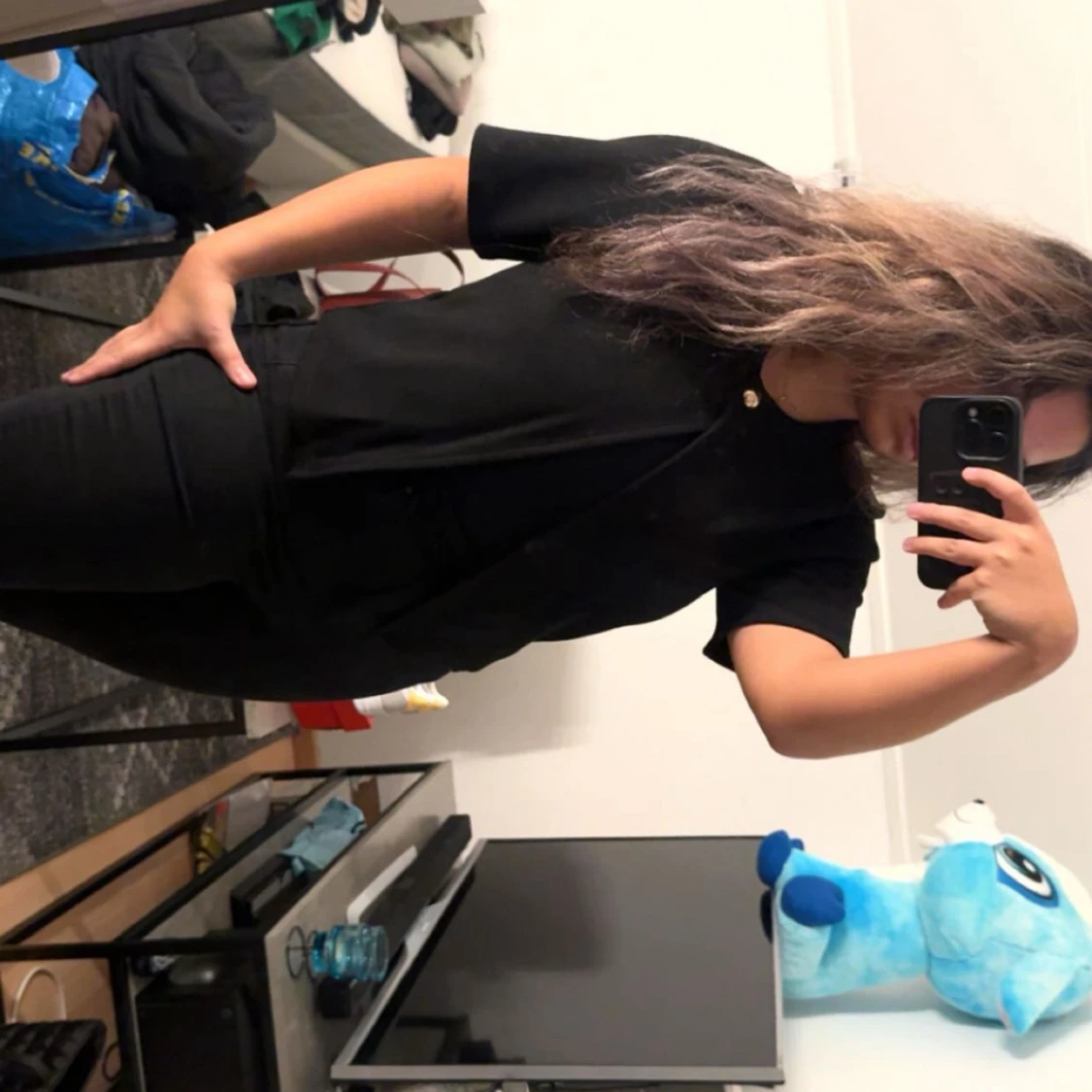 Svart kofta och en krämig kofta med kort ärm från Gina Tricot