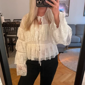 Blus - Säljer denna otroliga blus från CC clothing company! Använt en gång då den inte är min stil💕
