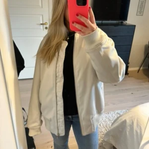 Jacka - En snygg oversized jacka från H&M!