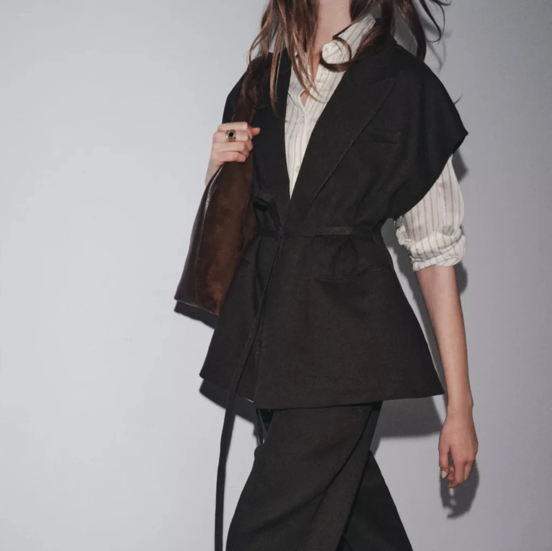 Mörkbrun väst med bälte från Zara - 2