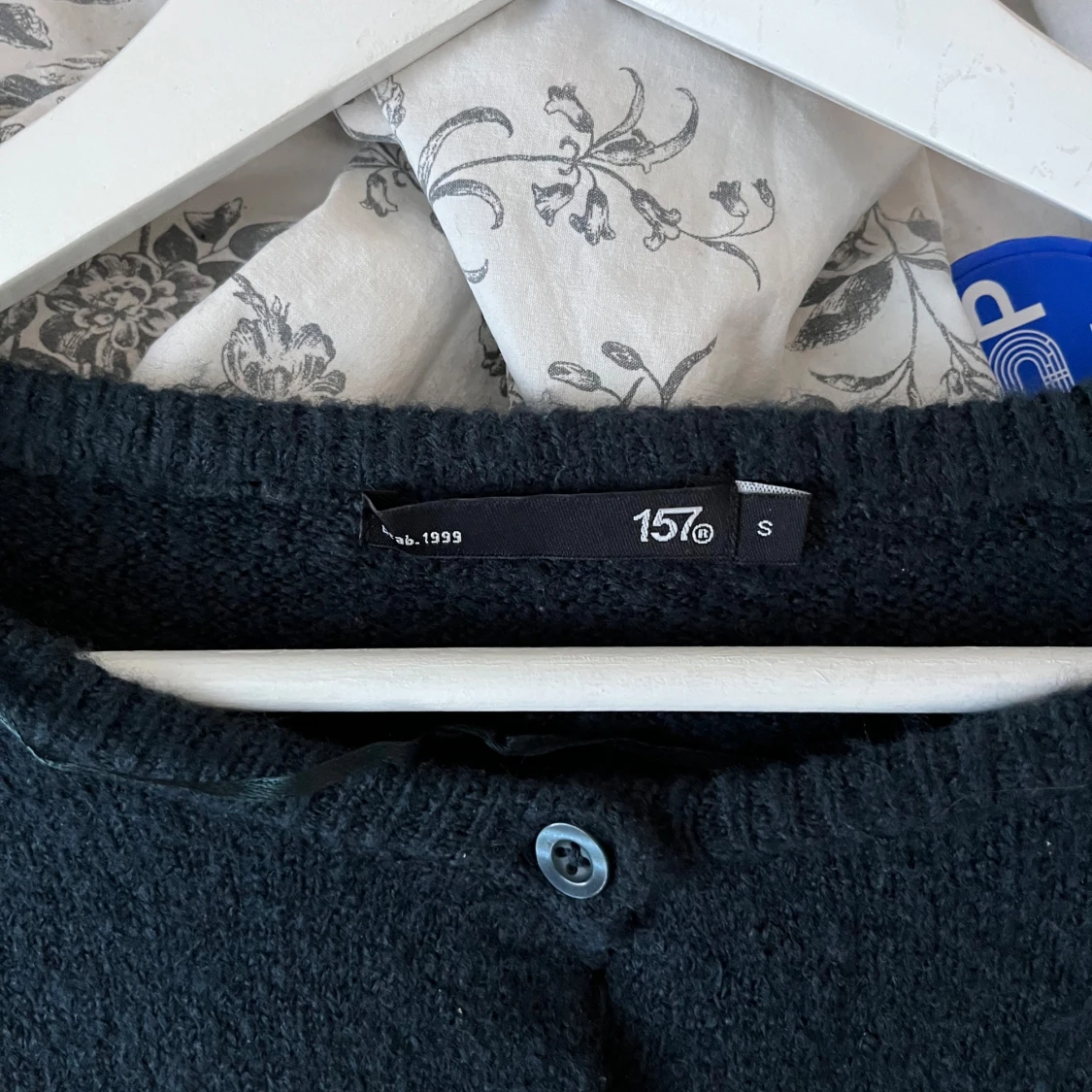 Svart kofta från 157 med knappar - 2