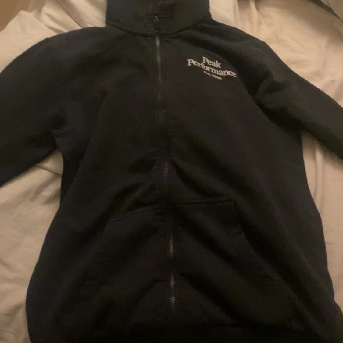 Svart kofta från Peak Performance
