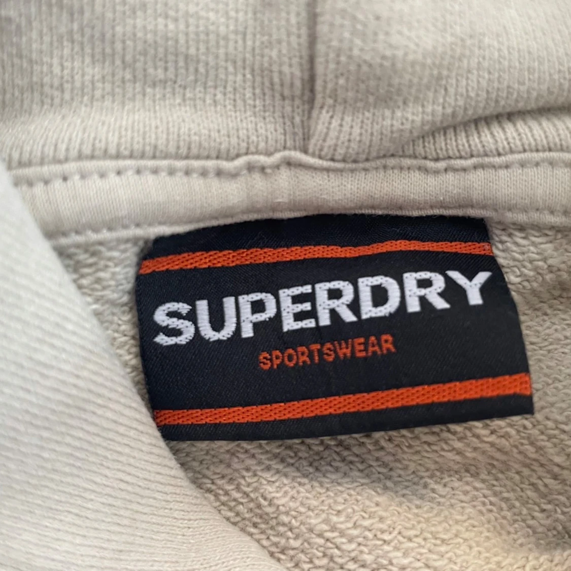 Vit hoodie från Superdry med tryck - 2