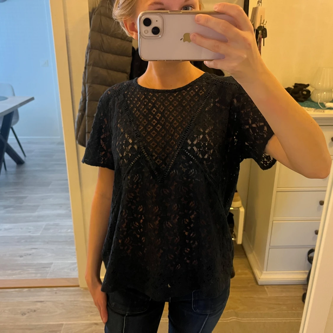 Svart spetsblus med kort ärm - 1