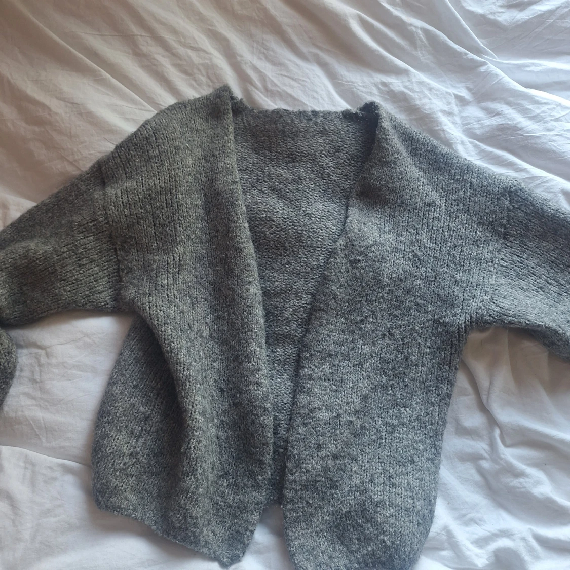 Grå stickad kofta från lindex 