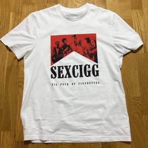 Vit lov1 mech Sexcigg t-shirt med tryck - Helt ny oanvänd lov1 t-shirt