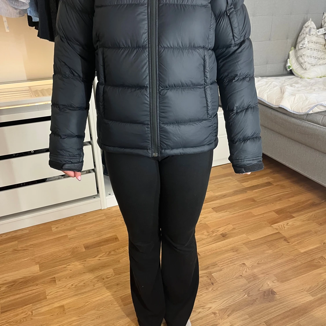 Svart pufferjacka från Peak Performance - 1