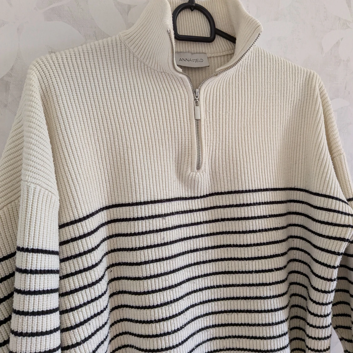 Randig stickad tröja från Anna Field