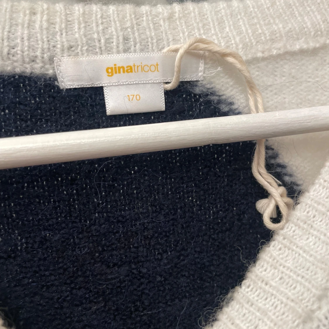 Randig stickad tröja från Gina Tricot - 1