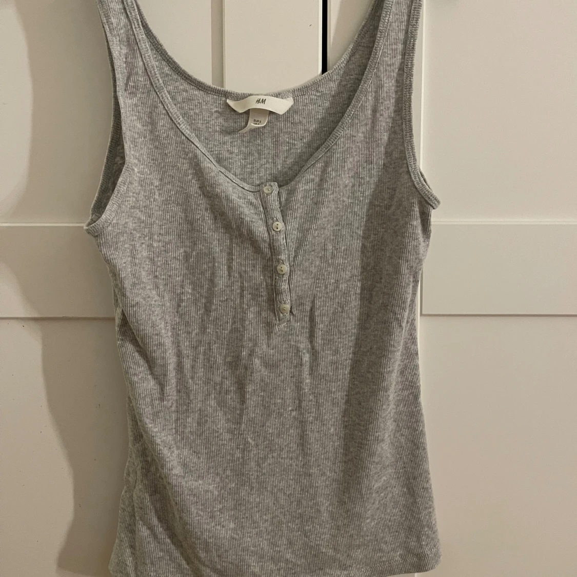 Grå ribbad linnetopp från H&M