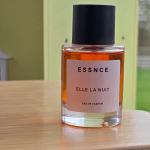 Essnce. Eller la nuit. - Endast tagit testspray. 
