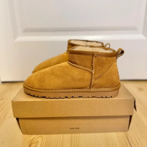 Uggs stl 38 - Tjena! Säljer dessa oanvända uggs i stl 38!😊