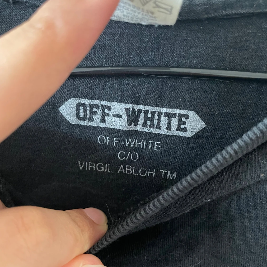 Off-White x KAWS svart t-shirt - 3