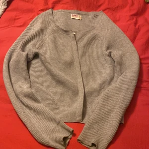 Super mysig höst kofta - En super fin och super mysig höst kofta i bra skick! Sällan använd <3