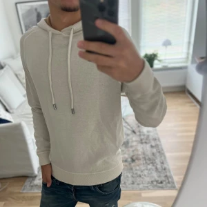HELT NY Hugo boss stickad hoodie  - Otroligt fet stickad hoodie från Hugo boss, priset kan såklart diskuteras! 