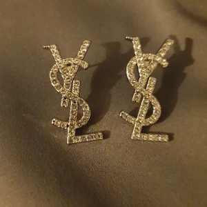 örhängen i silver - Nya rostfria örhängen 