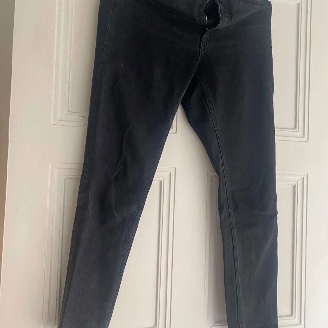 Svarta raka jeans från Monki, stl 26