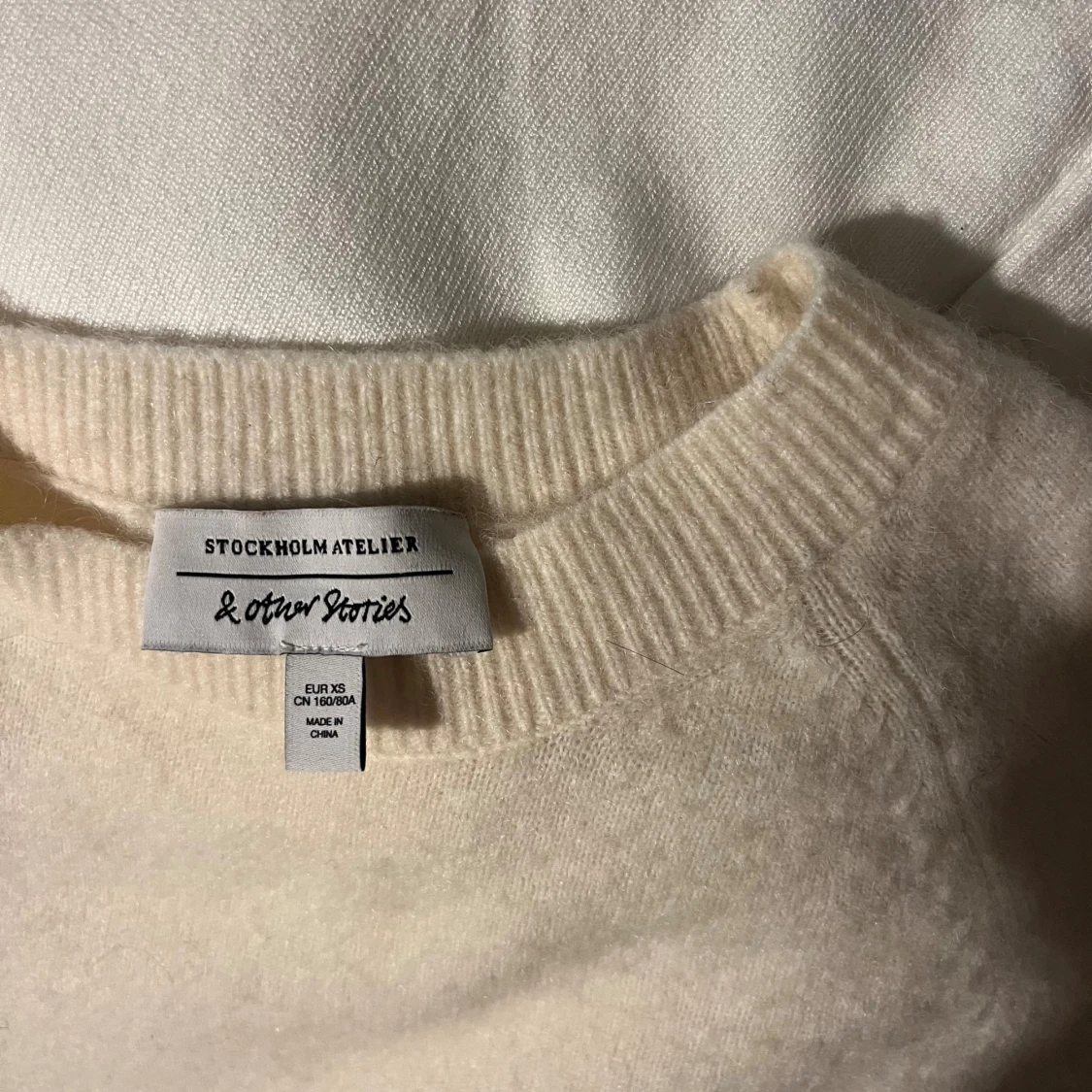 Vit stickad t shirt - 2