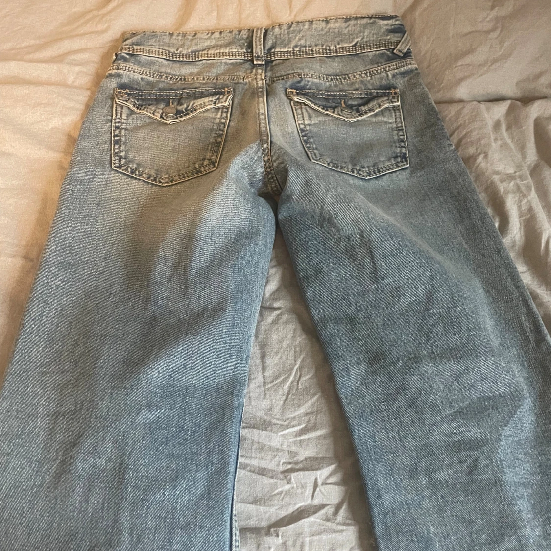 Ljusblå bootcut jeans från Gina Tricot - 2