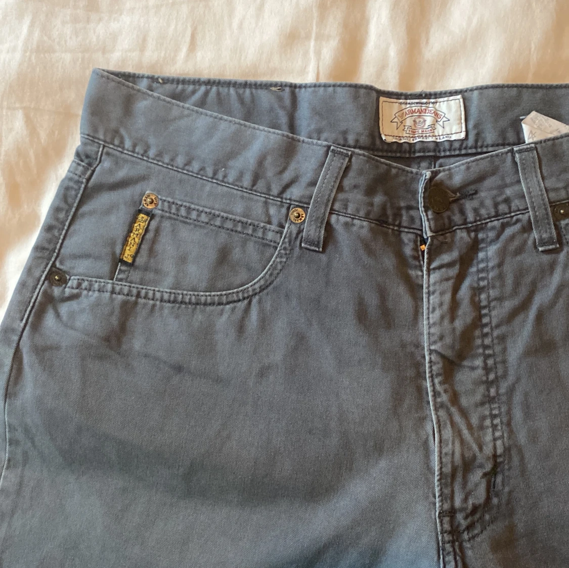 Gråa byxor från Armani Jeans - 2