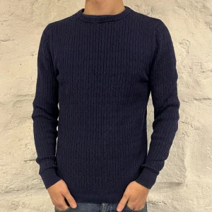 John Henric tröja!! - En riktigt schysst kabelstickad tröja i fint skick! Nypris 899kr köp för endast 400kr!