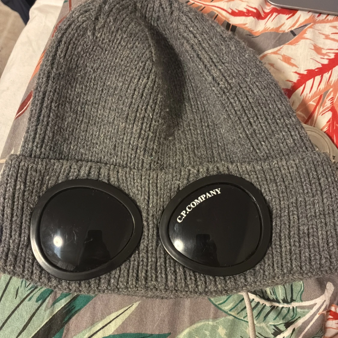 Grå CP Company mössa