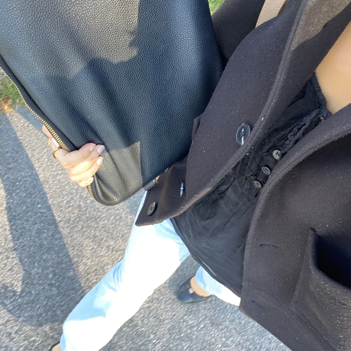 Svart jacka med stora knappar - 3