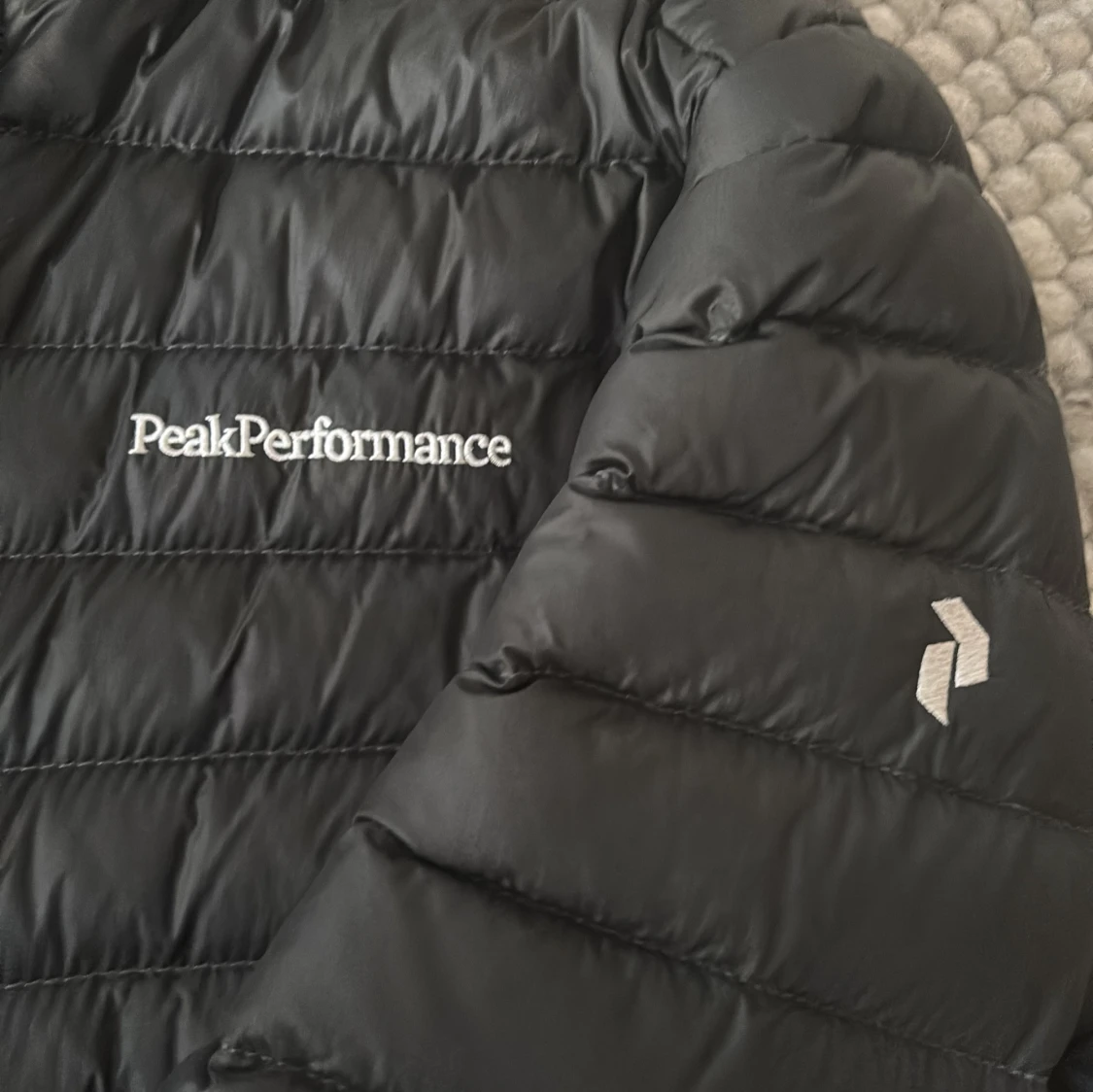 MÖRKGRÖN dunjacka Peak Performance 170 - 2