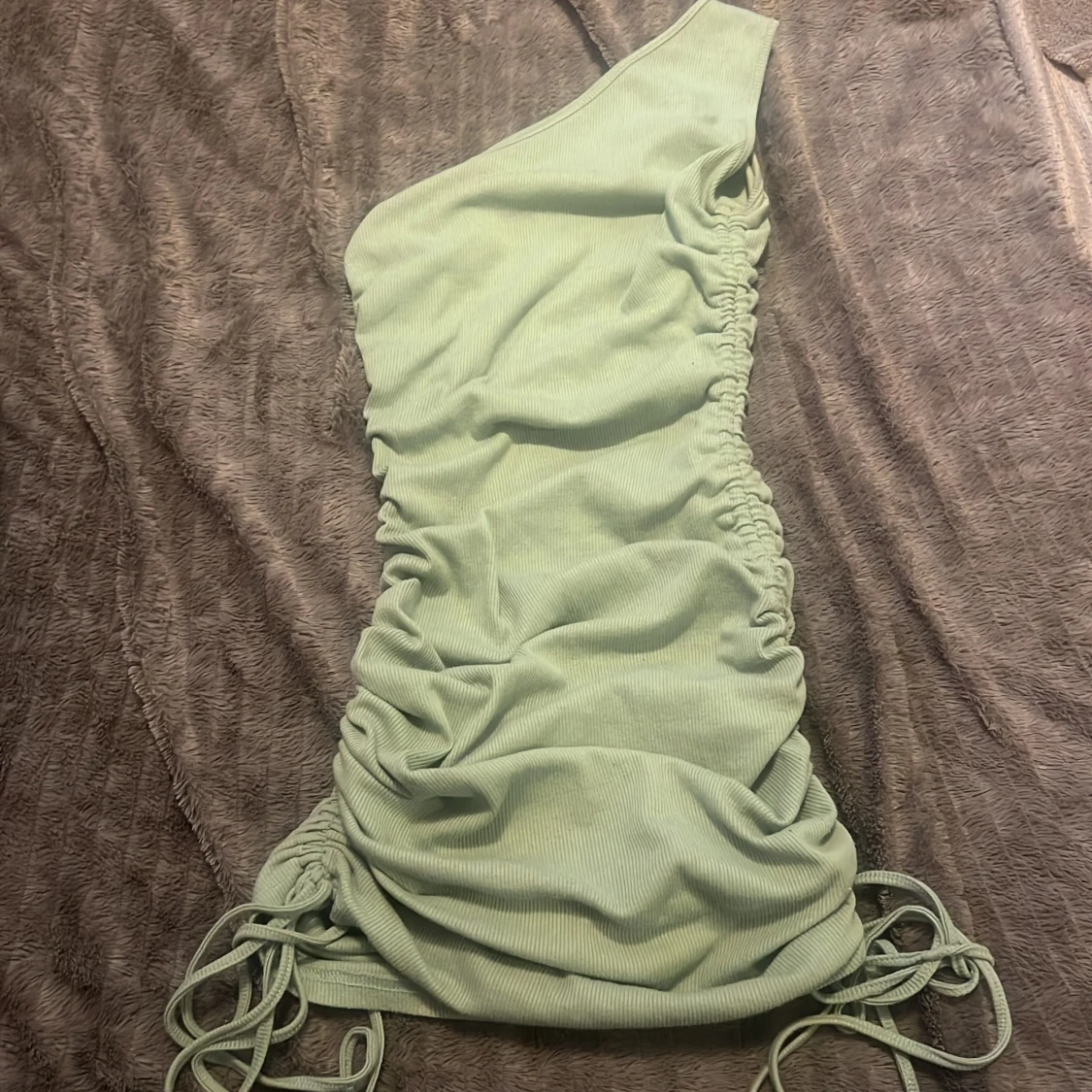 Mintgrön one shoulder klänning Shein