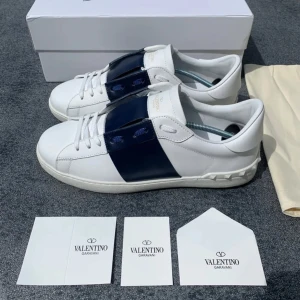 Valentino - 43, allt ingår