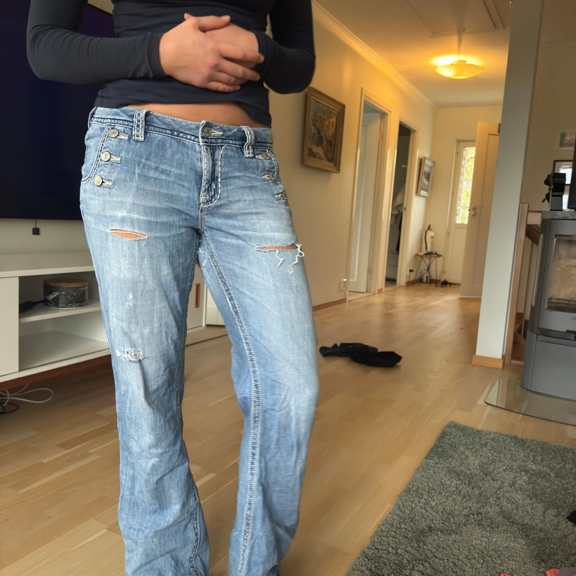 Ljusblå slitna missme jeans med knappar - 2