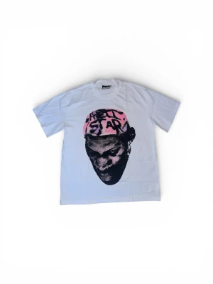 Hellstar (Dennis Roadman)  - Skön Hellstar Tshirt med Dennis Roadman. 