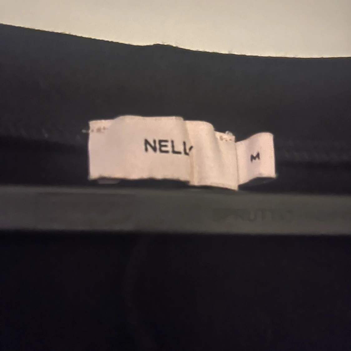 Svart kofta från Nelly med knappar - 2