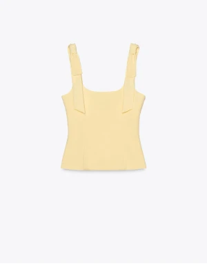 Topp från Zara - Säljer denna jättefina toppen från Zara, den har någon liten fläck därav priset💗