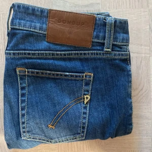 Dundup jeans - Säljer nu dessa riktigt snygga blå jeans från Dondup. Storleken är w28 