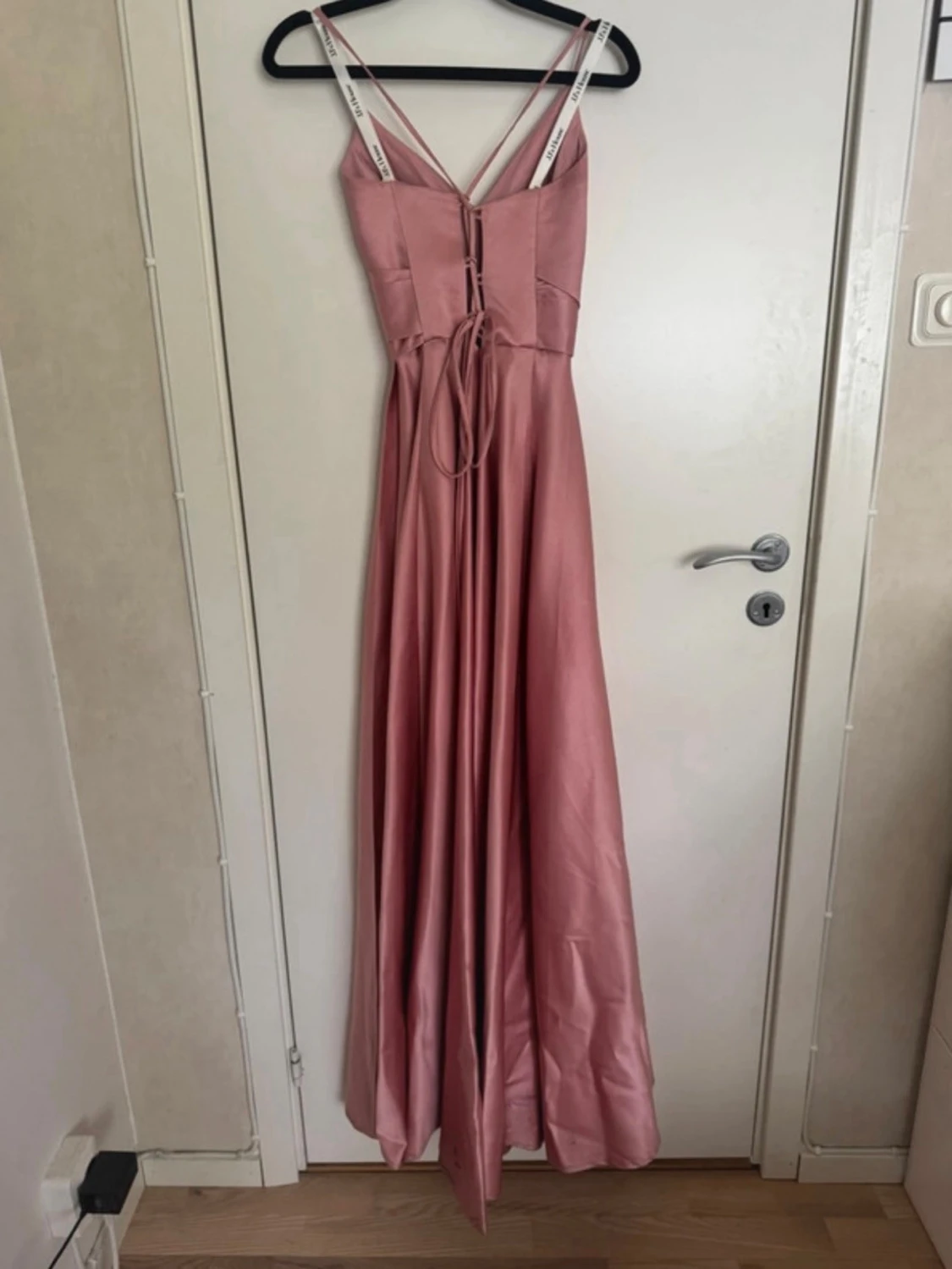 Balklänning med korsettrygg och slits - 2